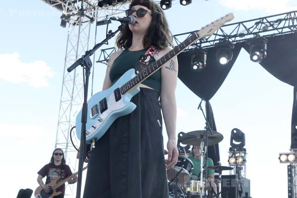 WAXAHATCHEE - 2015-05-30 - NIMES - Grande Scene Flamingo - 